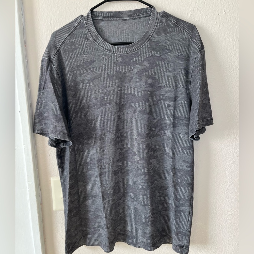 lululemon athletica Charcoal Patterned Short Sleeve Tee